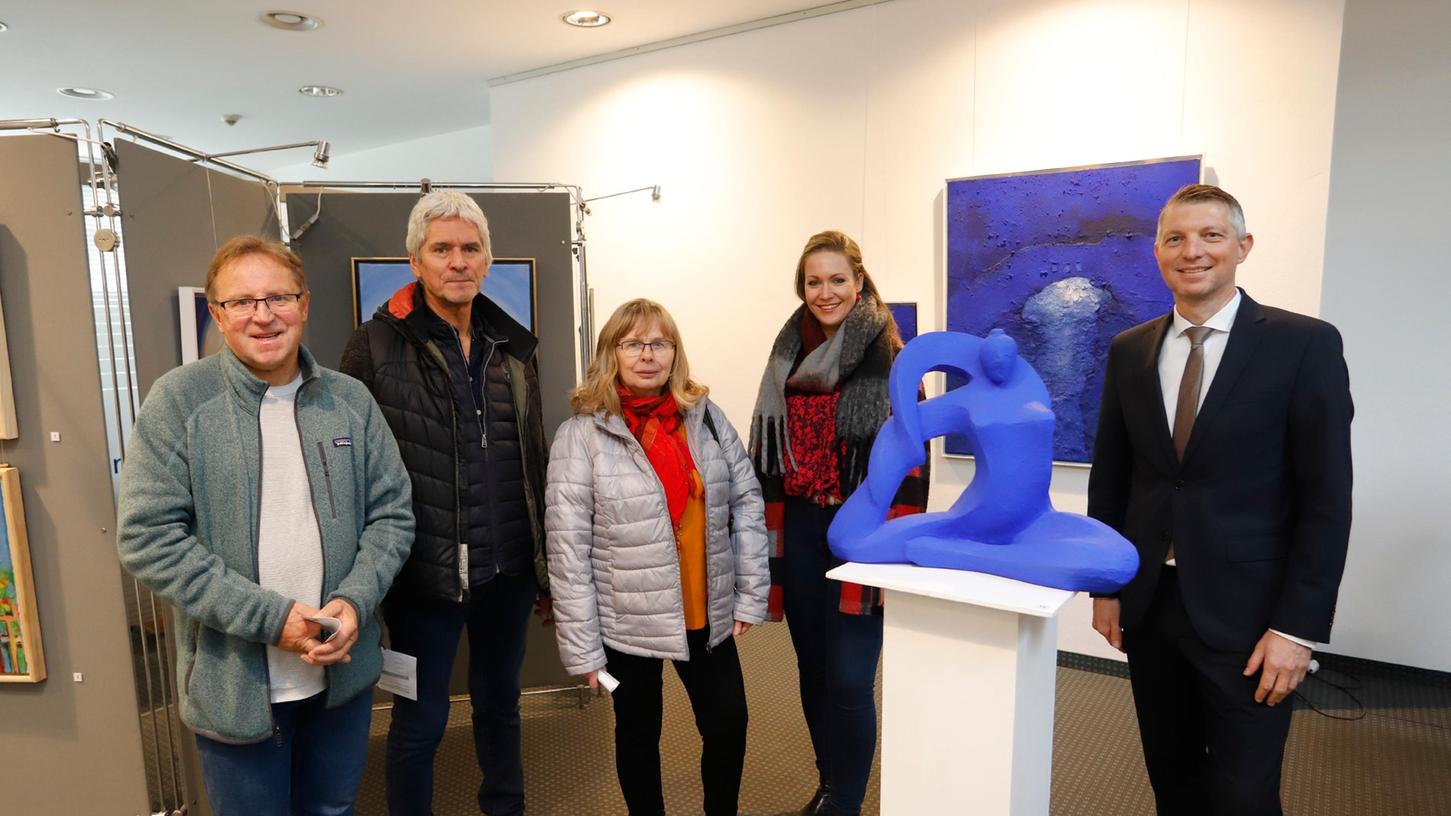 Der Kunstkreis Jura hat seine Weihnachtsausstellung in der Raiffeisenbank eröffnet. 
