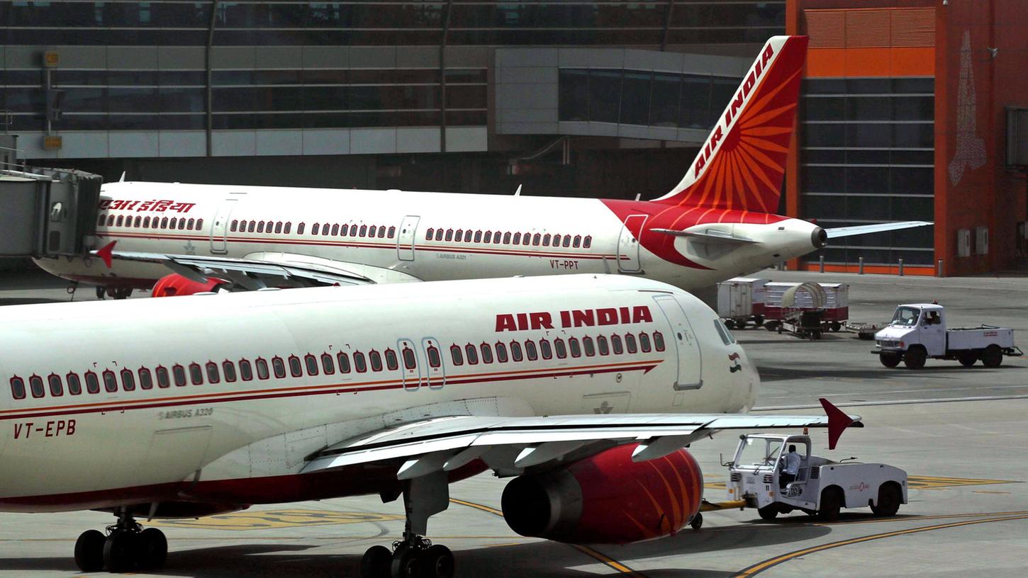 Flugzeuge der Fluglinie Air India in Neu Delhi.