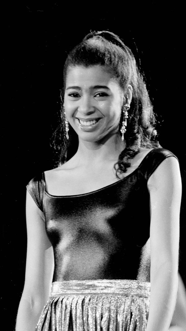 Irene Cara ist am 25. November im Alter von 63 Jahren verstorben. Die US-amerikanische Sängerin und Schauspielerin war unter anderem bekannt als Coco im Film "Fame". Mit dem Titelsong "What a Feeling" gelang Cara der Durchbruch. Sie gewann neben einem Oscar auch einen Golden Globe und einen Grammy Award.