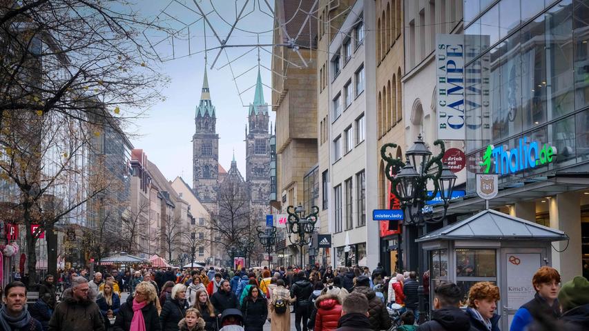So voll war die Nürnberger Innenstadt am ersten Adventswochenende. 