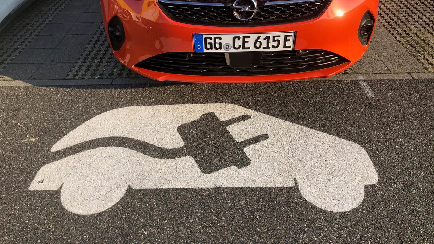 Für viele Käufer von E-Autos und Plug-in-Hybriden wird es jetzt spannend: Klappt es noch mit der Zulassung?