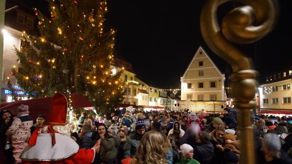Auerbacher Adventsmarkt mit Christkind, Engel und Nikolaus