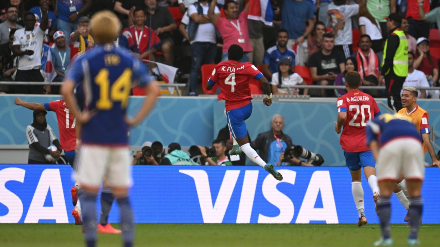 Keysher Fuller (M) hat das 1:0 für Costa Rica erzielt und bejubelt sein Tor.