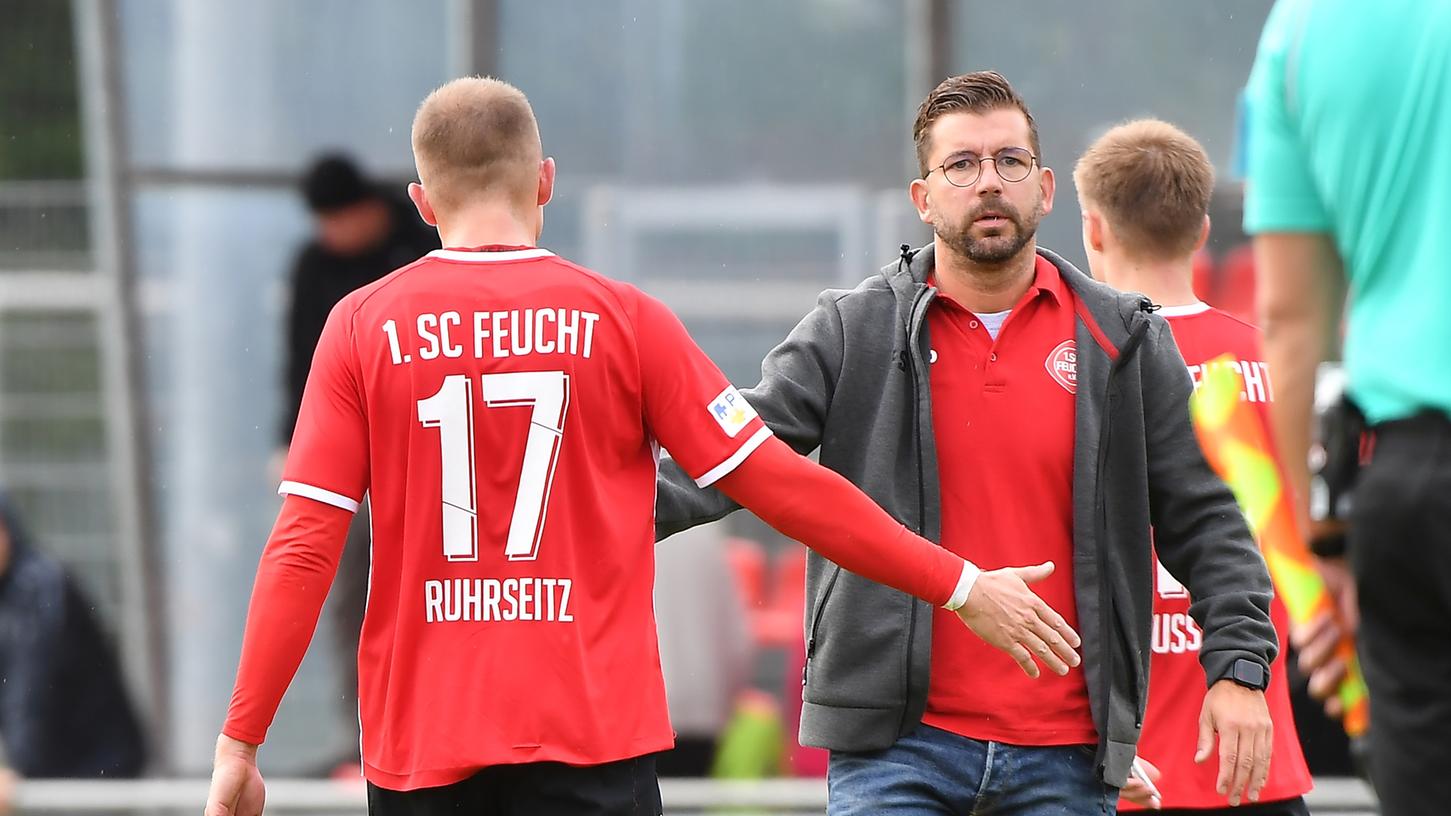Trotz einer guten Leistung und eines Zwei-Tore-Vorsprungs reicht es für die Mannschaft von Trainer Florian Schlicker in Regensburg nur zu einem Unentschieden.