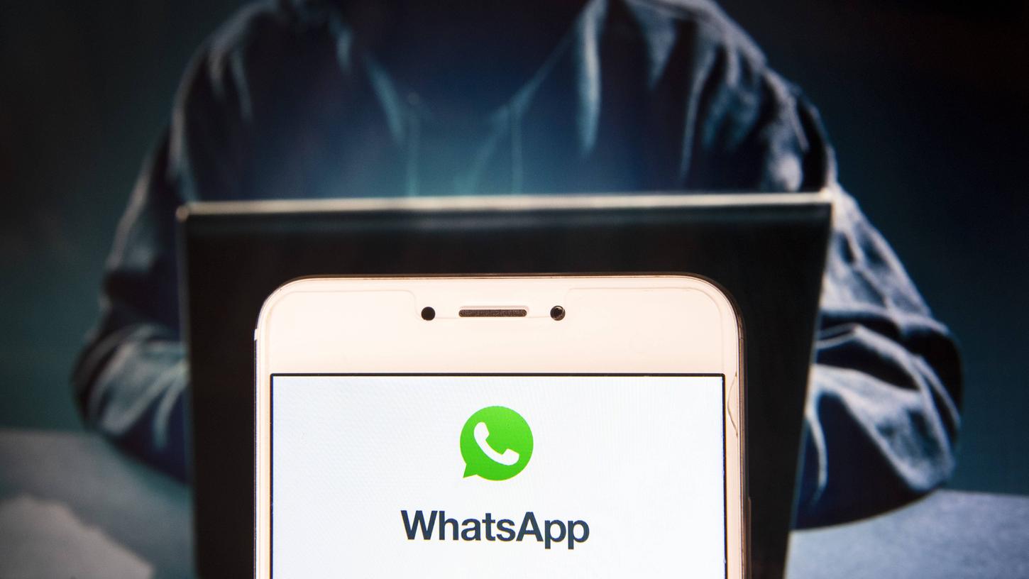 Täter schlagen mit einem Trick über WhatsApp zu: Unter falschem Vorwand bringen sie ihre Opfer zu hohen Geldüberweisungen.