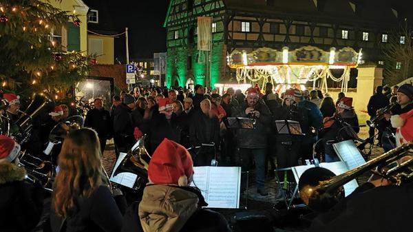 In Spalt muss man den Weihnachtsmarkt nicht suchen - die gesamte Altstadt ist der Markt. Nach Corona-Pause hat sie am ersten Adventswochenende (26./27. November) einen Besucher-Boom erlebt.