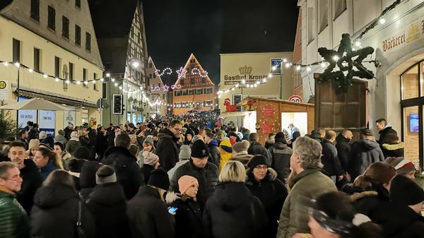 Bei den "über 100 Standbetreibern in Kellern, Gassen, Scheunen, Garagen und Hinterhöfen", so Bürgermeister Udo Weingart, war für jeden was dabei. Sein Dank galt insbesondere Hauptorganisatorin Yvonne Mathy vom Team des "HopfenBierGuts.