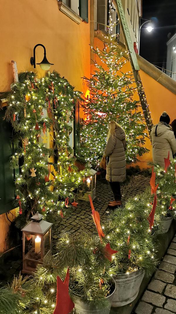 Auch an den Häusern war Weihnachtsbeleuchtung Trumpf.