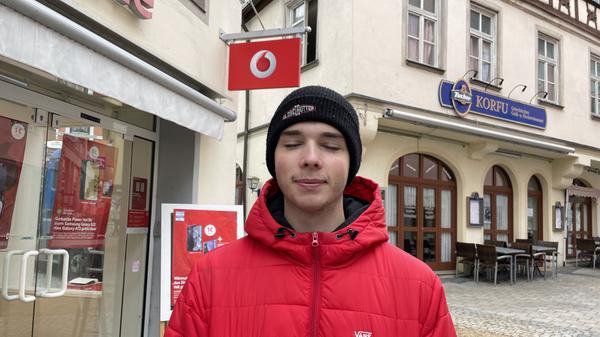 Ich gehe dieses Jahr in Nürnberg auf den Weihnachtsmarkt, weil ich Verwandtschaft habe, denen ich das mal zeigen will. Corona habe ich noch ein bisschen im Hinterkopf. Wenn so viele Menschen da sind, habe ich ein mulmiges Gefühl, aber mittlerweile ist es schon wieder normaler geworden. Es hindert einen jetzt nicht mehr, auf solche Veranstaltungen zu gehen.