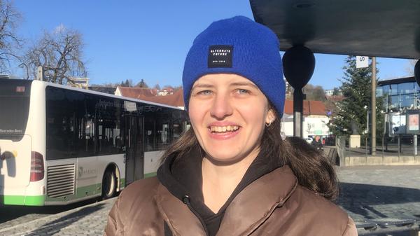 Ich denke, ich werde den Weihnachtsmarkt im Zentrum besuchen und dort ein bisschen mit meinen Freunden spazieren gehen. Im Moment mache ich mir keine Gedanken zu Corona.