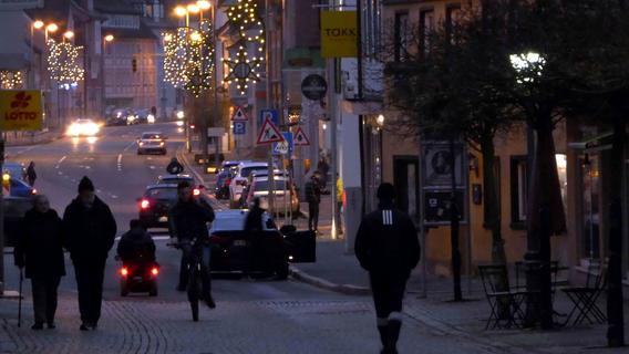 Stimmung, Lichterglanz und Lieder: Weihnachtsflair in der Innenstadt von Neustadt/Aisch