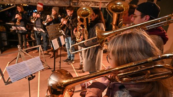 ...und der Bigband des Gymnasiums, und im Residenzhof trat die Hilpoltsteiner Sängerin Nadine Voice auf.