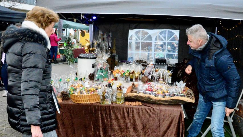 Himmlische Boten: So glänzte der Adventsmarkt in Rednitzhembach