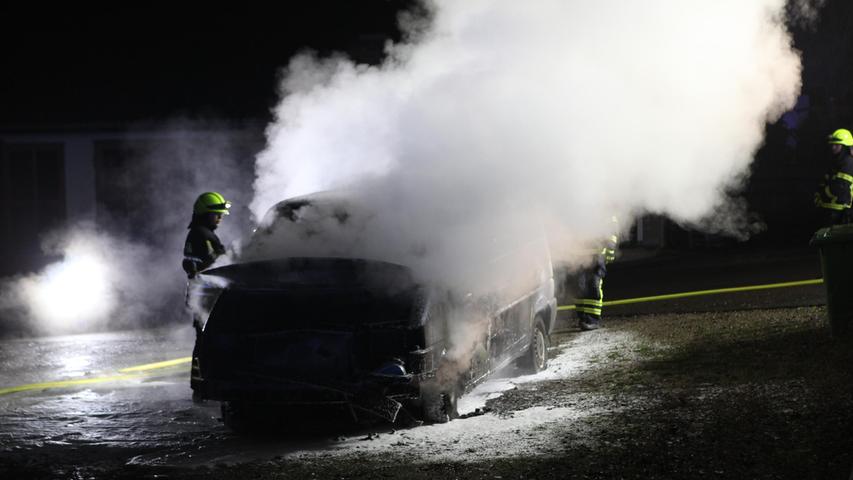 18 Feuerwehrleute der Freiwilligen Feuerwehr Lehrberg rückten zu den Brand aus. 