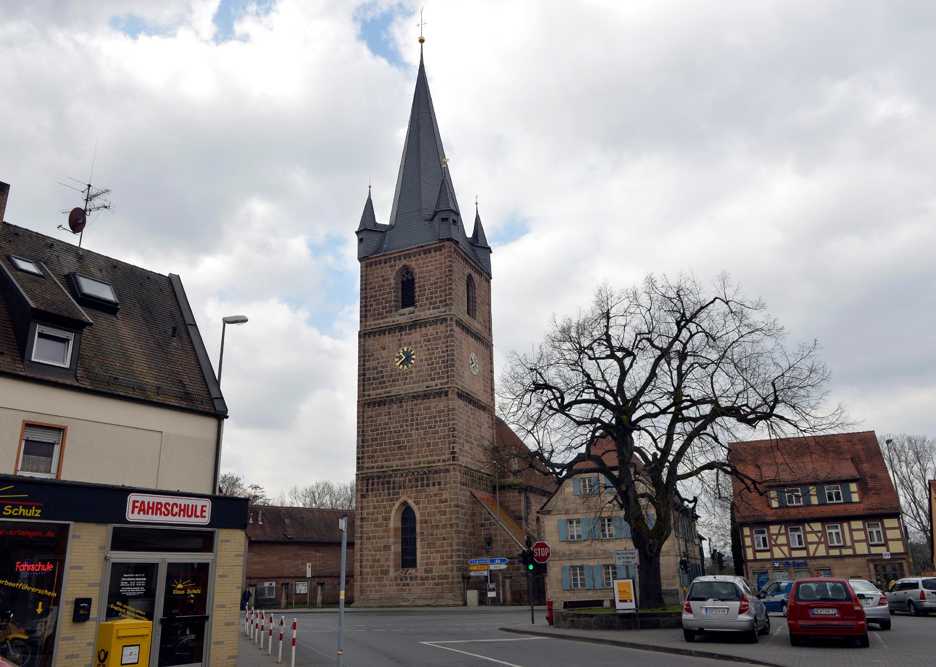 Erlangen Kirche St. Peter & Paul in Bruck wird fotografisch in Szene