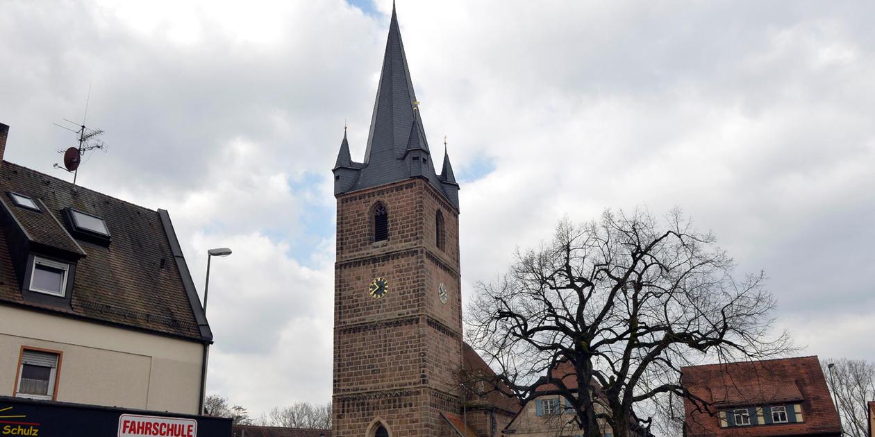 Erlangen Kirche St. Peter & Paul in Bruck wird fotografisch in Szene