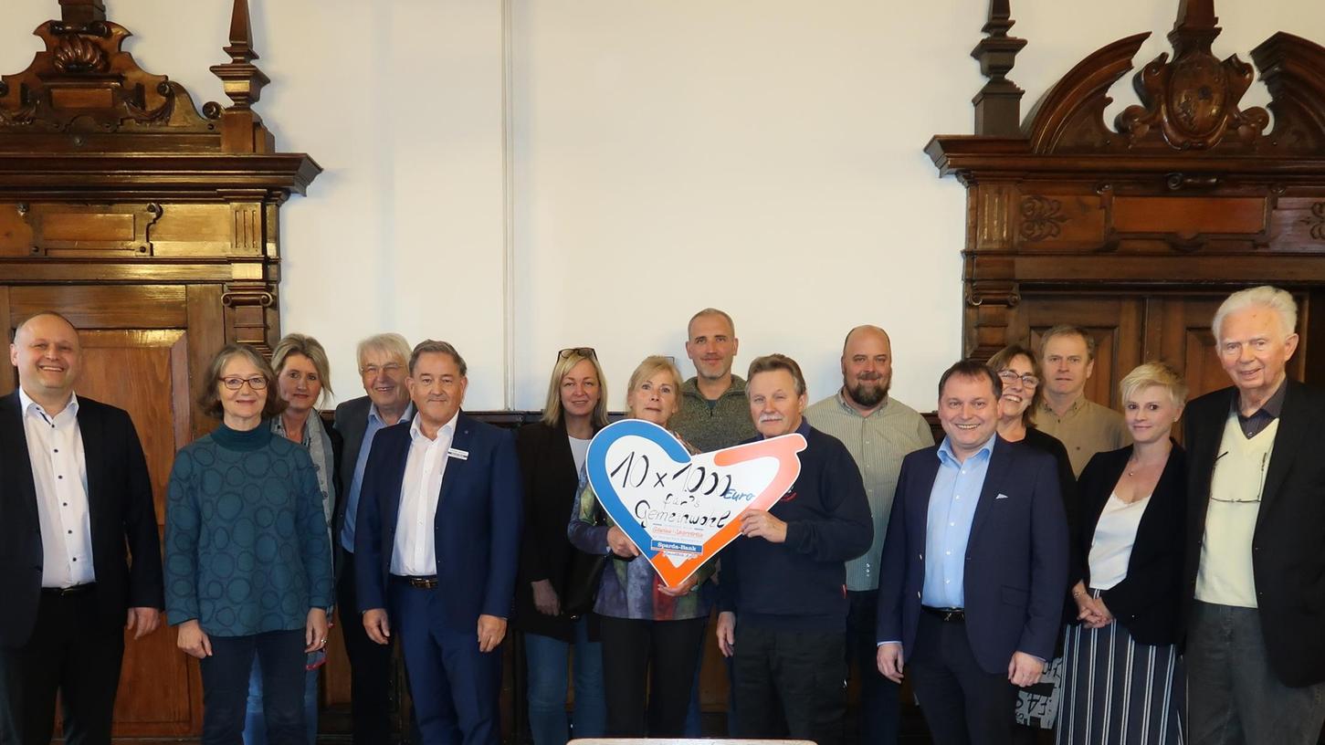 Große Freude zeichnete die Gesichter aller Beteiligten im Rathaussaal. Große Freude zeichnete die Gesichter aller Beteiligten im Rathaussaal.