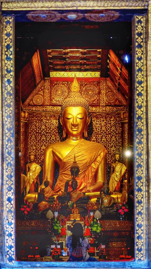 Goldener Buddha im Xieng Thong-Tempel von Luang Prabang. Die spannende Reportage zu dieser Bildergalerie lesen Sie auf unserem Premiumportal nn.de
