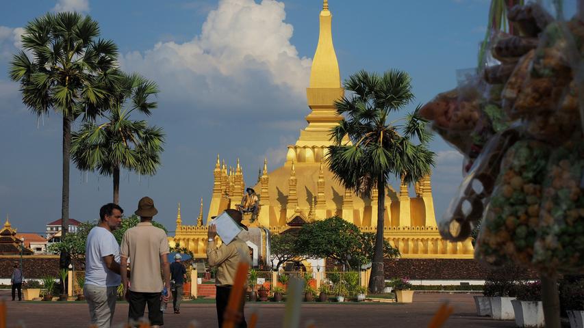 Die goldene Stupa von Vientiane. Die spannende Reportage zu dieser Bildergalerie lesen Sie auf unserem Premiumportal nn.de

