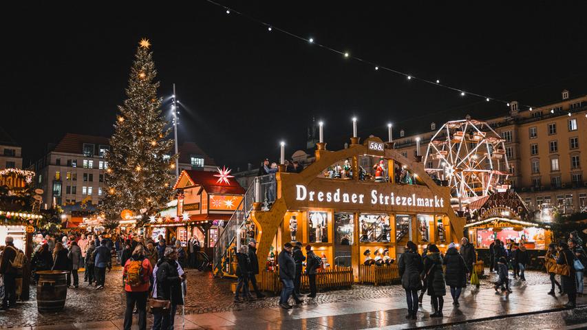 Weihnachtsmarkt-Besucher erstickt fast an Bratwurst - Polizist rettet ihn
