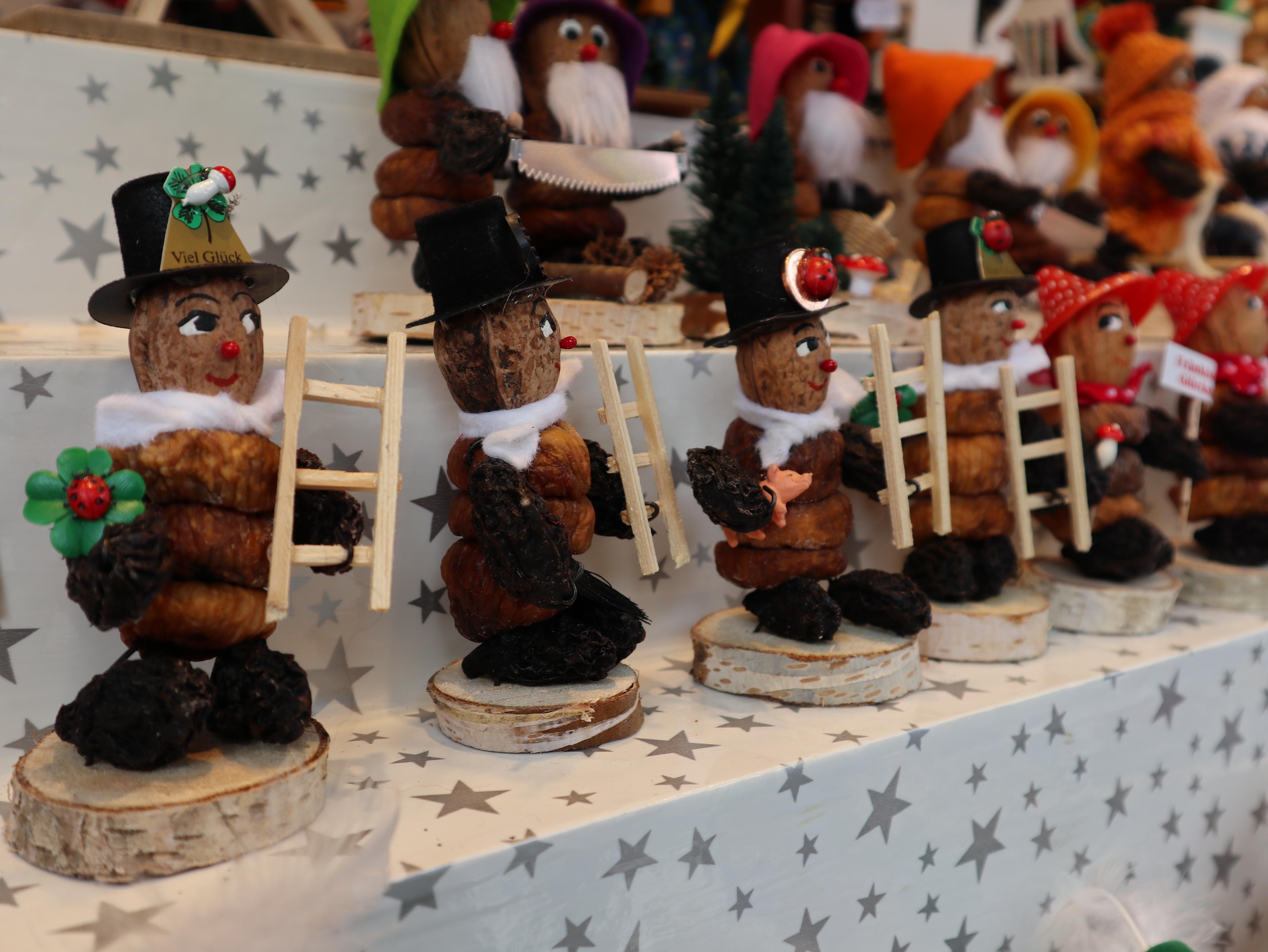 In der Bude 87 von Susanne Schr&ouml;del gibt es traditionelle Zwetschgenm&auml;nnla.