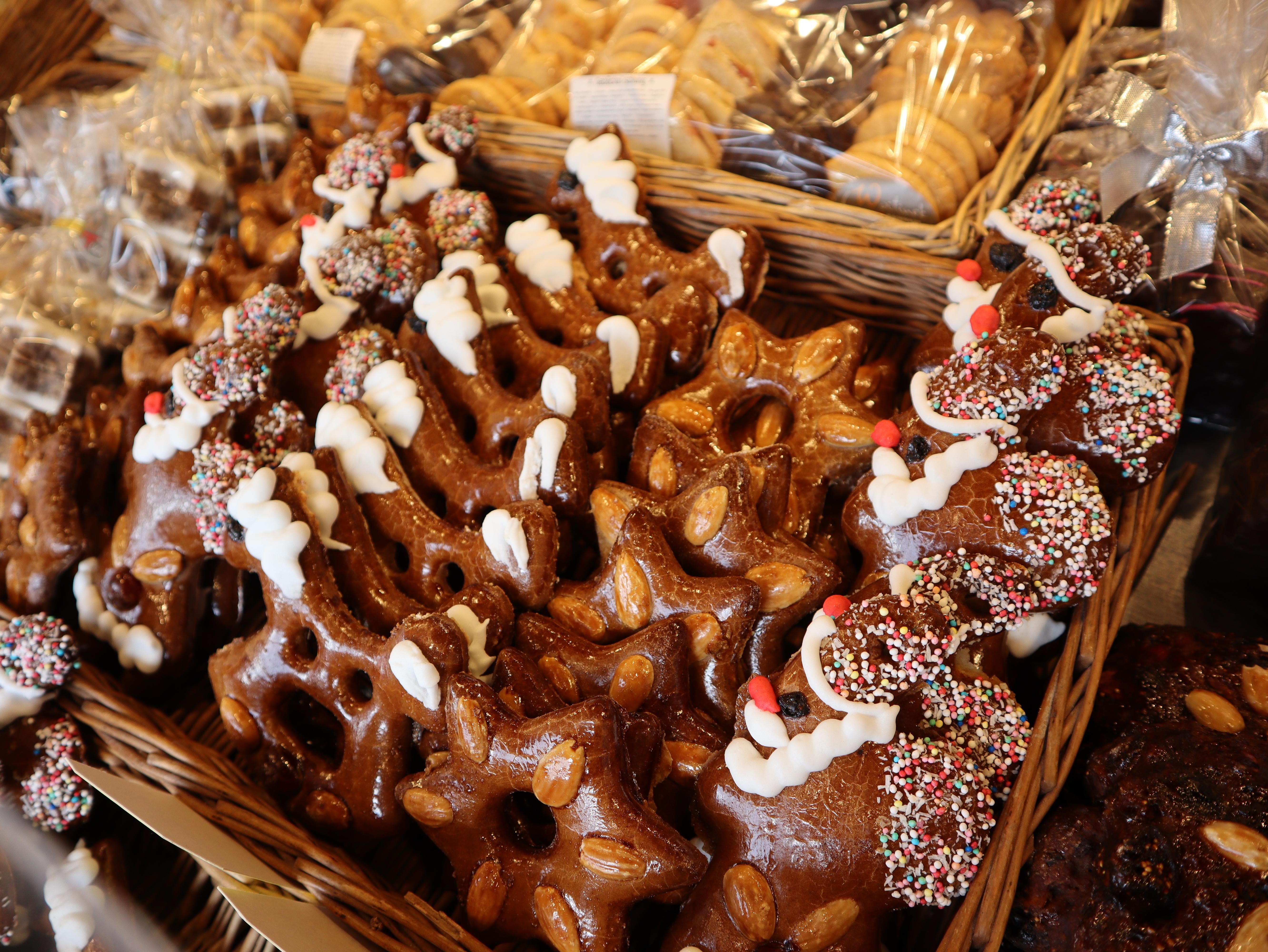 Bei Wolfgang Woitinek in Bude 104 gibt es N&uuml;rnberger Lebkuchen, auch als Baumbehang.