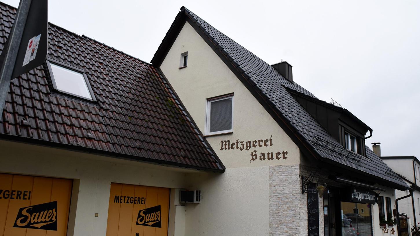 Die Metzgerei Sauer in Forchheim schließt für immer. Das Bedauern bei den Kundinnen und Kunden ist groß.