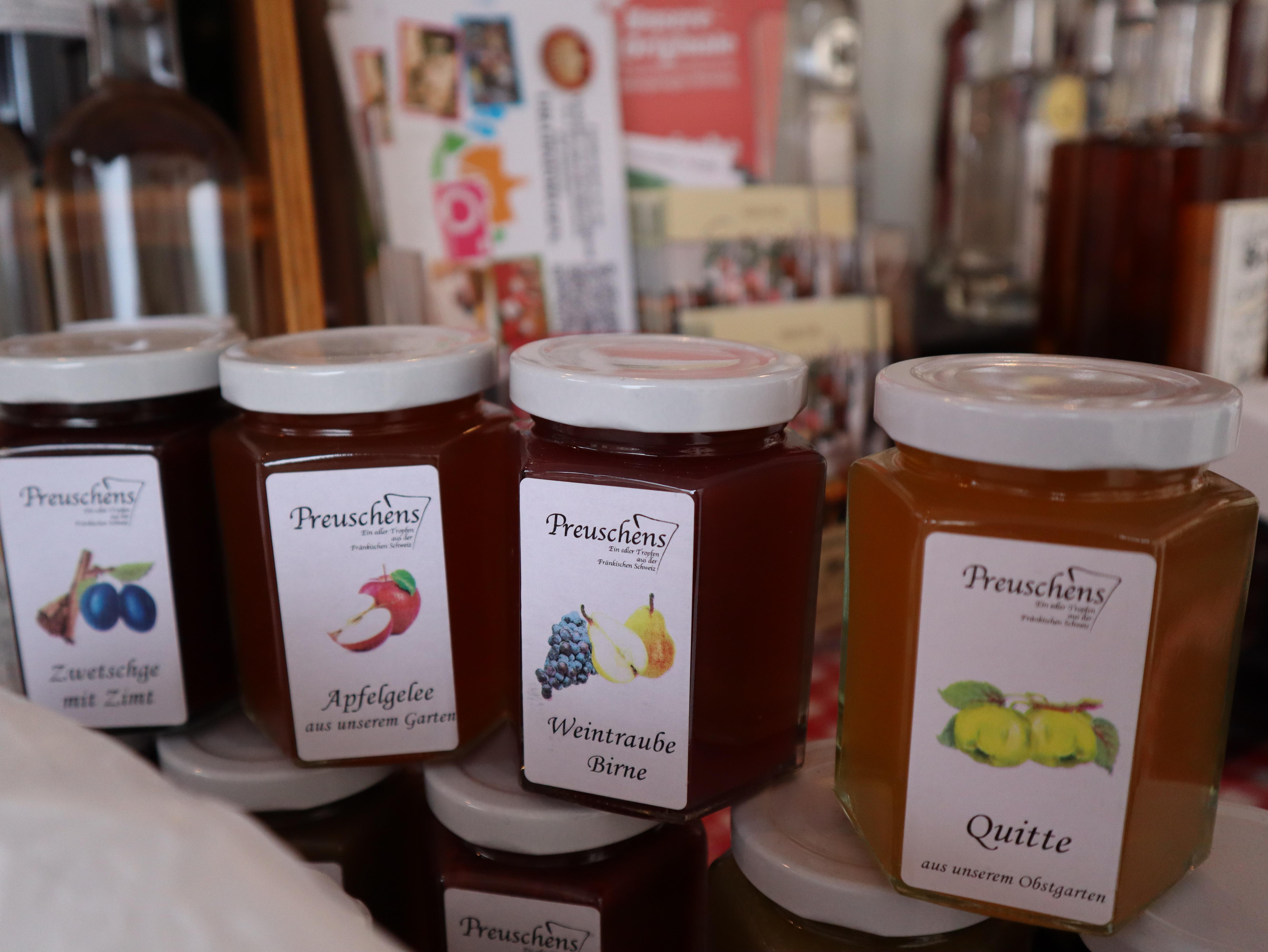 In den Buden von Original Regional gibt es Spezialit&auml;ten und Handwerk aus der Region.