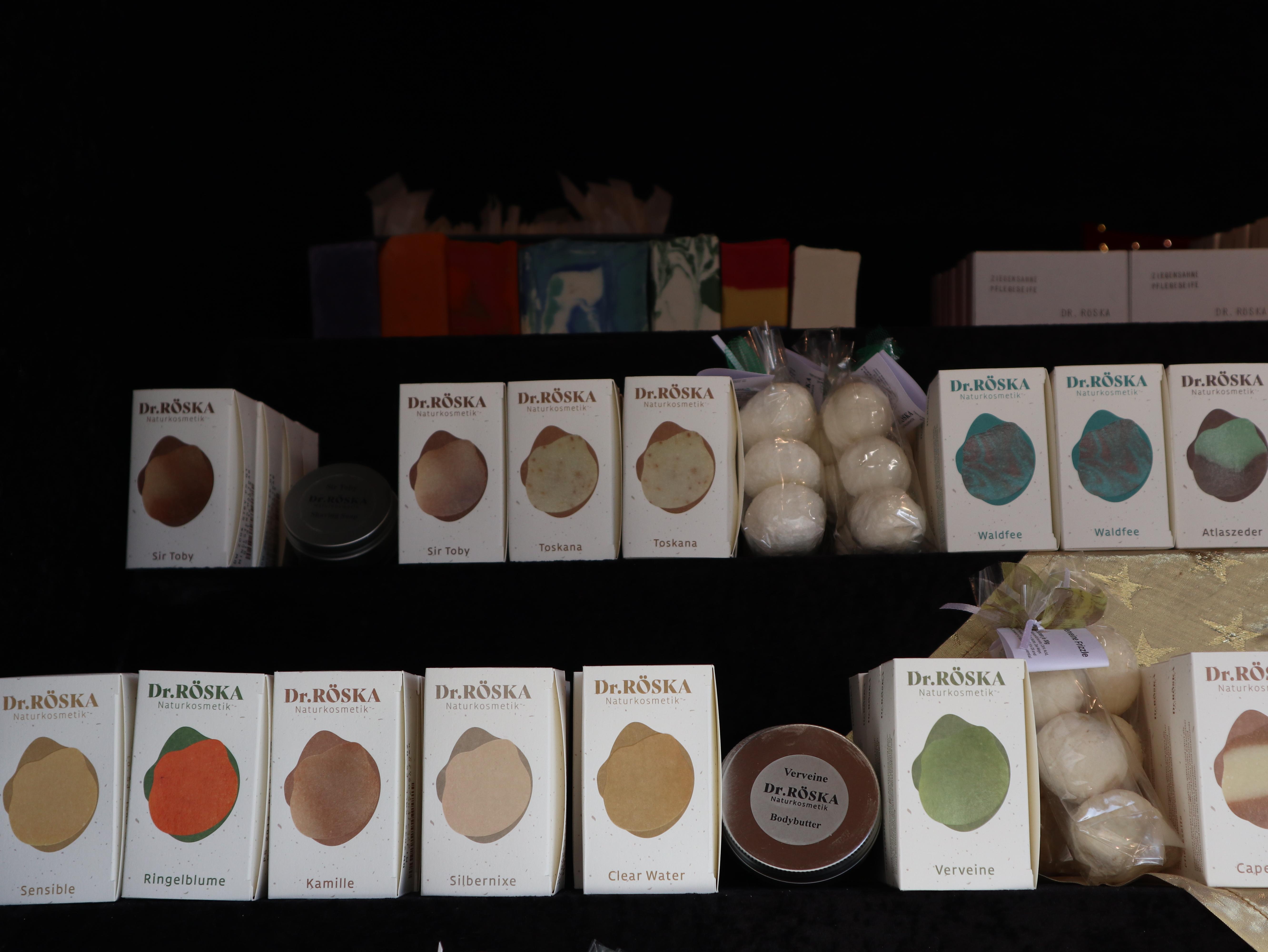 Naturkosmetik-Produkte gibt es in der Bude 141 von Dr. R&ouml;ska.