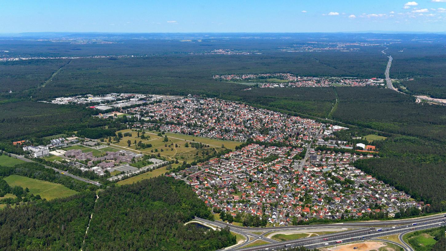 Nicht mehr lange ein Siemens-Standort: Der Bürokomplex (links im Bild) in Moorenbrunn bei Altenfurt.