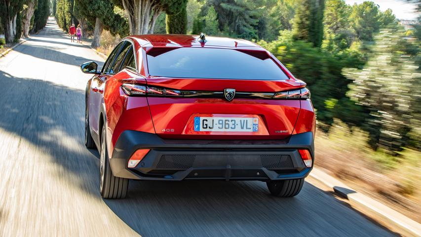 Teilzeit-Stromer: Den 408 gibt es in zwei Plug-in-Hybrid-Versionen. Für die staatliche Förderung kommen sie zu spät. Teilzeit-Stromer: Den 408 gibt es in zwei Plug-in-Hybrid-Versionen. Für die staatliche Förderung kommen sie zu spät.
