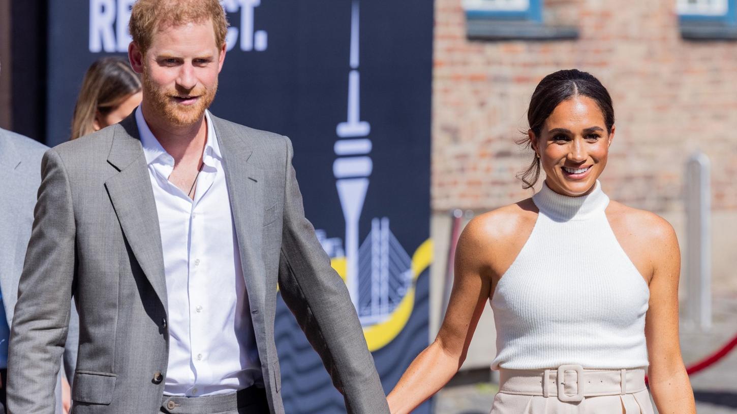 Der britische Prinz Harry und seine Frau Meghan sind im Dezember in einer Netflix-Doku zu sehen.