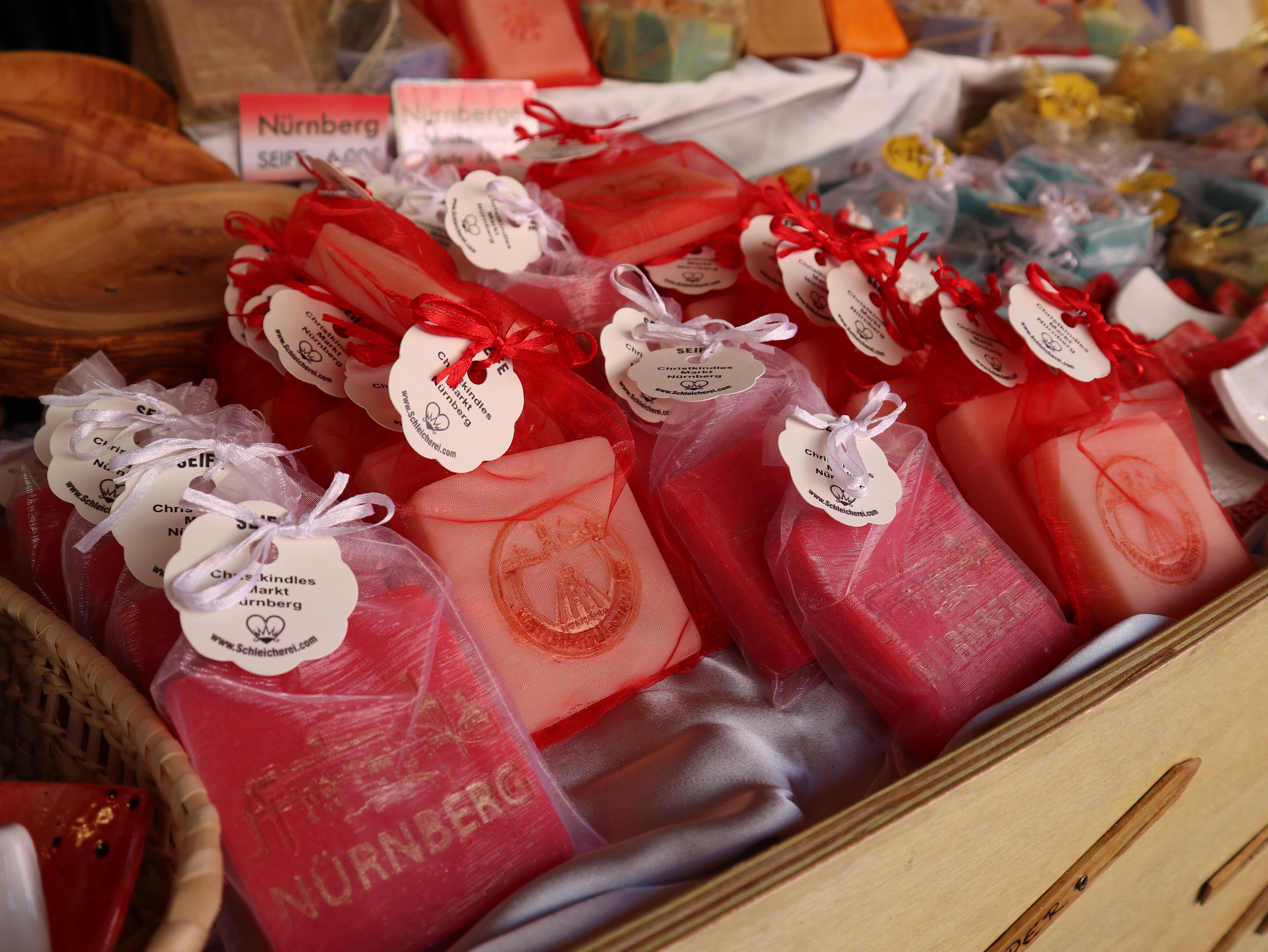 Tour 5: Lizenzprodukte auf dem Christkindlesmarkt