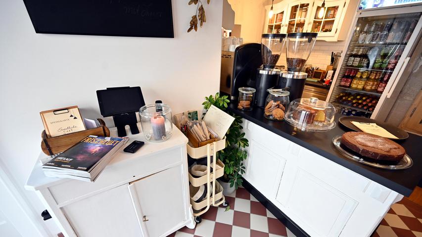 Erlangen hat ein neues, glutenfreies, Café. Es findet sich unter dem Namen Café Südliche in der Südlichen Stadtmauerstraße 9.