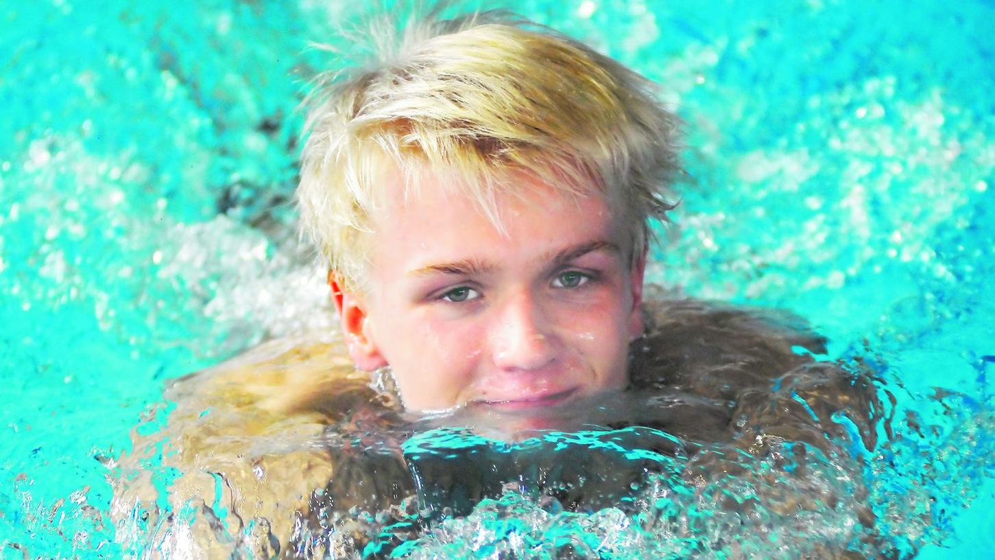 Goldige Tage im Berliner Schwimmbecken Goldige Tage im Berliner Schwimmbecken