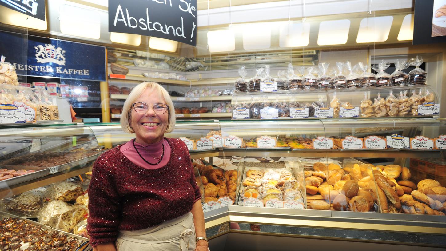  Petra Rothmeier steht in der Backstube hinter der Theke. Früher hatte der Betrieb in der Laufer Luitpoldstraße sieben Angestellte und eine Filiale.