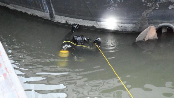 Bergungsarbeiten vor Schleuse in Berching: So stießen Taucher auf Leiche im Kanal
