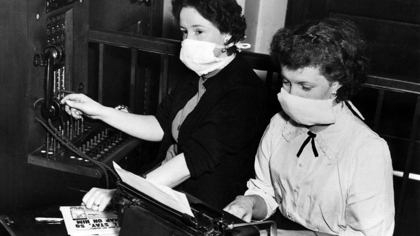 Selbst in den Büros saßen die Angestellten mit Gazemasken. Im Dezember 1952 legt sich fünf Tage lang eine schwere Dunstglocke aus Rauch und Nebel über die britische Hauptstadt.