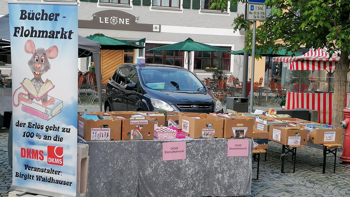 Die Jahrmärkte in Freystadt nutzte Birgitt Waidhauser, um ihre Bücher unter die Menschen zu bringen und Spenden zu sammeln.