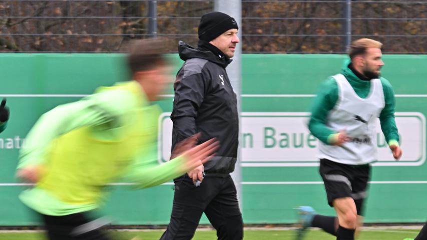 04.12.2022 --- Fussball - 2. Bundesliga - Saison 2022 2023 --- SpVgg Greuther Fürth Fuerth --- Training ---  Foto: Sport-/Pressefoto Wolfgang Zink / WoZi --- 

Alexander Zorniger ( Trainer SpVgg Greuther Fürth )