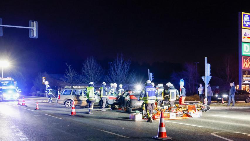 Frontalcrash im Landkreis Erlangen-Höchstadt: Drei Personen schwer verletzt