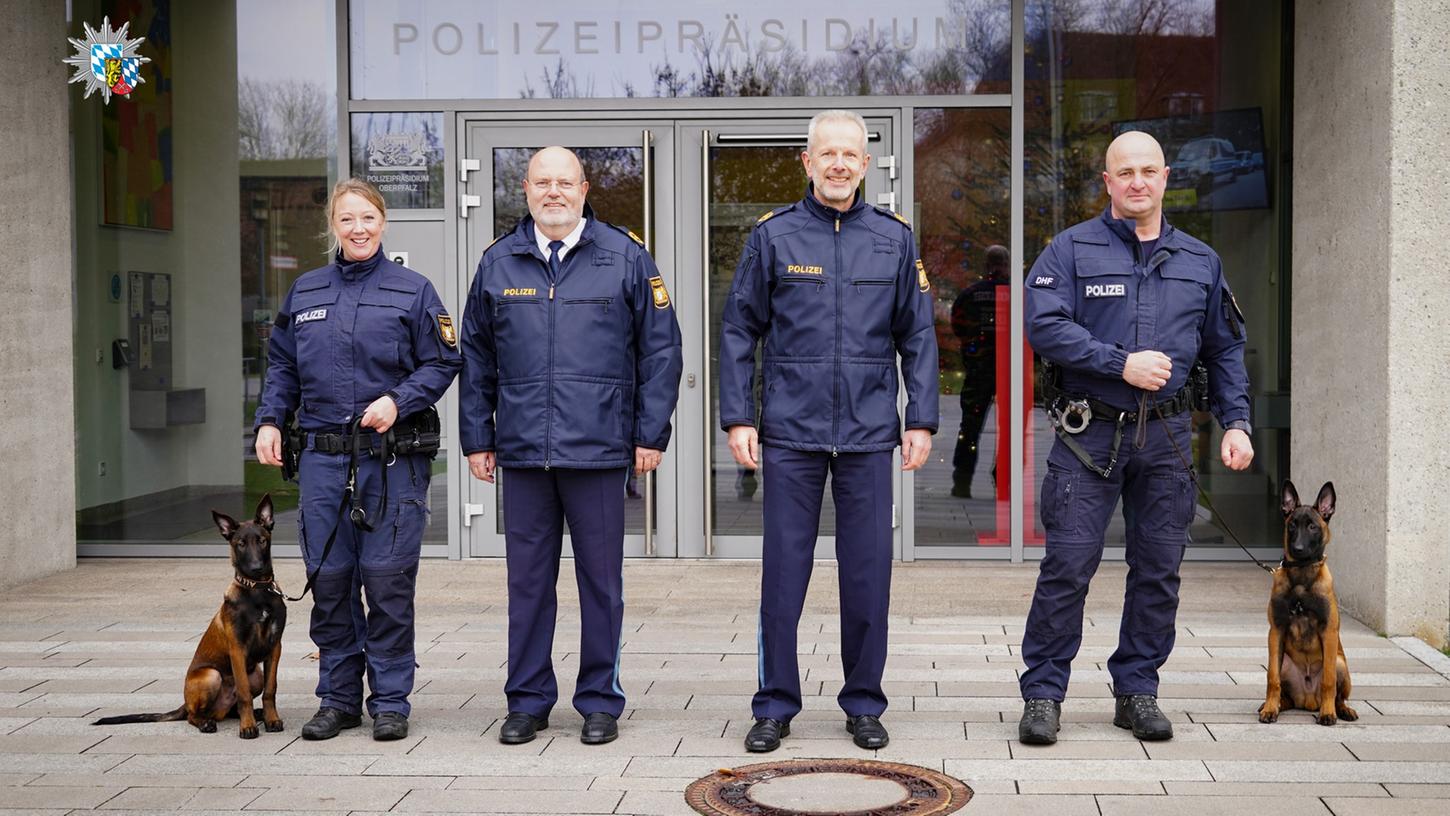 Diese beiden Welpen unterstützen nun die Diensthundegruppen in Amberg und Regensburg. Diese beiden Welpen unterstützen nun die Diensthundegruppen in Amberg und Regensburg.