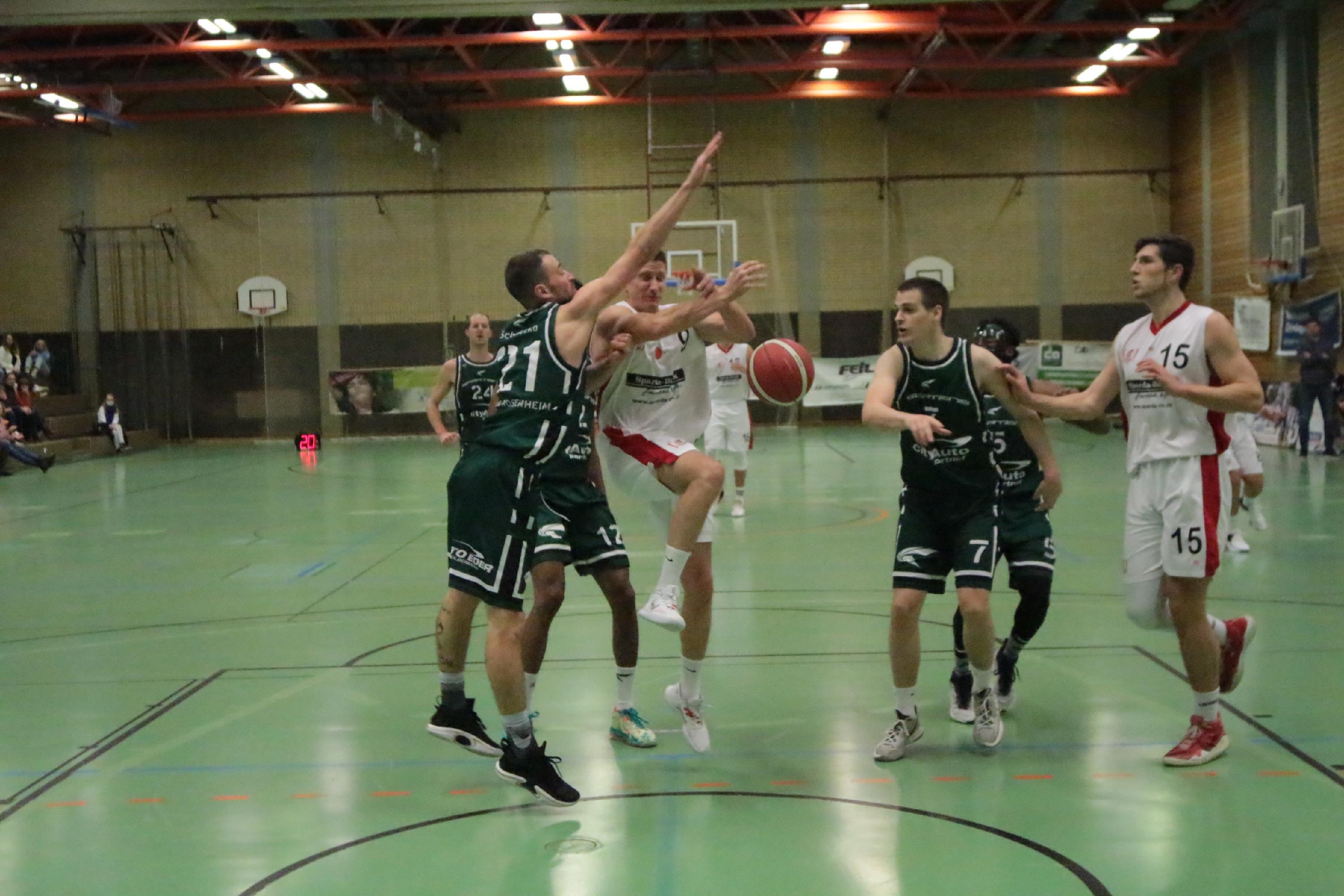 Die VfL-Baskets gewannen ein umkämpftes Match gegen Rosenheim mit 79:64.