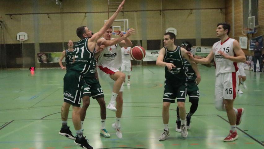 Die VfL-Baskets gewannen ein umkämpftes Match gegen Rosenheim mit 79:64.