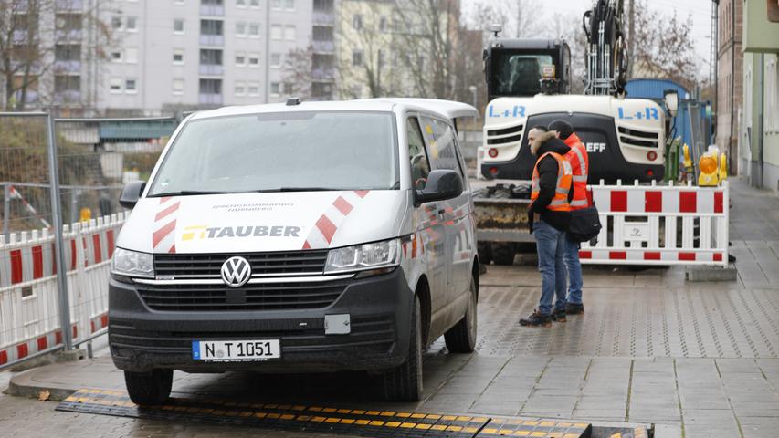 Granate auf Baustelle in Nürnberg entdeckt: Straße gesperrt, Zugverkehr eingestellt