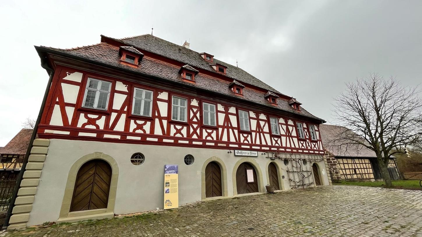 Direkt im Eingangsbereich des Fränkischen Freilandmuseums Bad Windsheim liegt das Gasthaus.