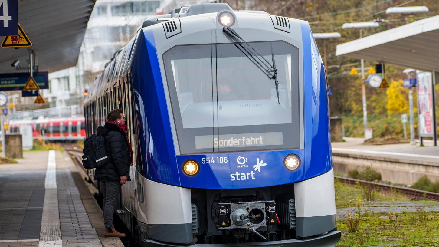 Die neuen Neigezüge sollen mit Wasserstoff betrieben werden, ähnlich wie dieser Zug des Rhein-Main-Verkehrsverbund (RMV).