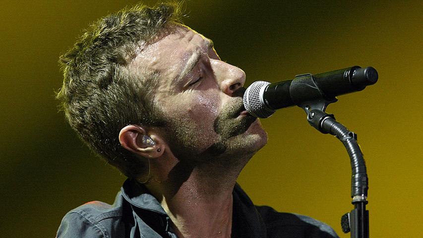 Sänger Chris Martin drückte beim Auftritt wie immer kräftig auf die Festival-Tränendrüsen.