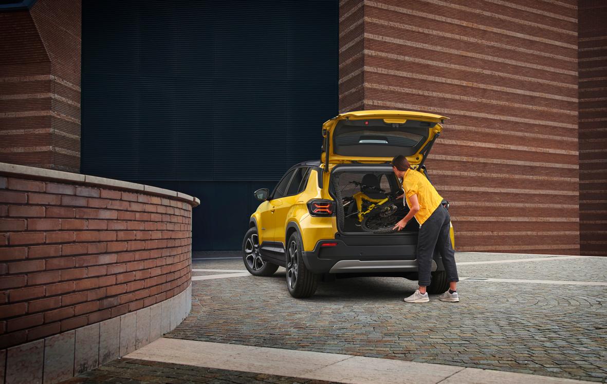 Die Heckklappe öffnet auf Wunsch sensorgesteuert elektrisch. Bikes müssen vorerst in den Kofferraum, denn eine Anhängerkupplung gibt es nicht. Später soll aber eine Lösung für Heckträger offeriert werden.