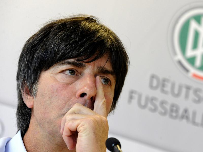 Freiburg gilt in Nürnberg als unliebsamer Gegner. Doch das war nicht immer so. Ohne Torerfolg, aber mit vier Gegentreffern schickt der FCN die Südbadener 1980 in der Zweitliga-Südstaffel nach Hause. Bertram Beierlorzer widmet sich beim 4:0 erfolgreich einer Sonderaufgabe: "Jogi" Löw - heute Bundestrainer, damals Freiburgs Spielgestalter - macht gegen ihn keinen Stich.